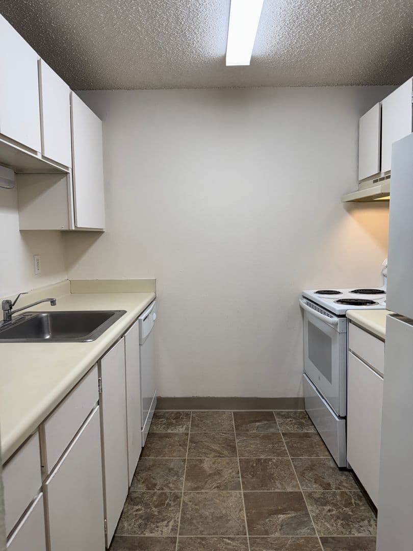 Gresham Apartment: 10 NE 162nd Ave