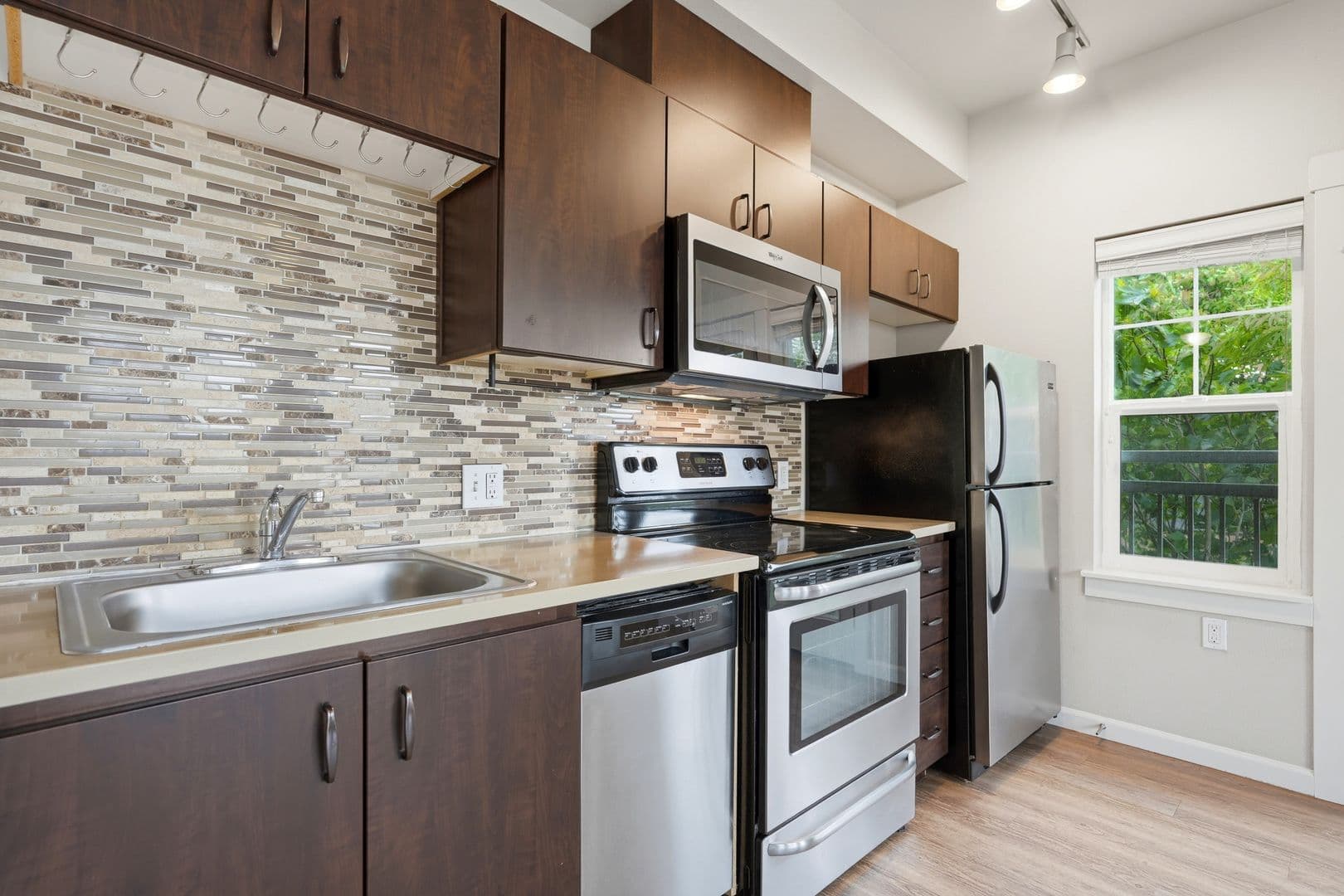 Portland Apartment: 1721 SE Tacoma St.