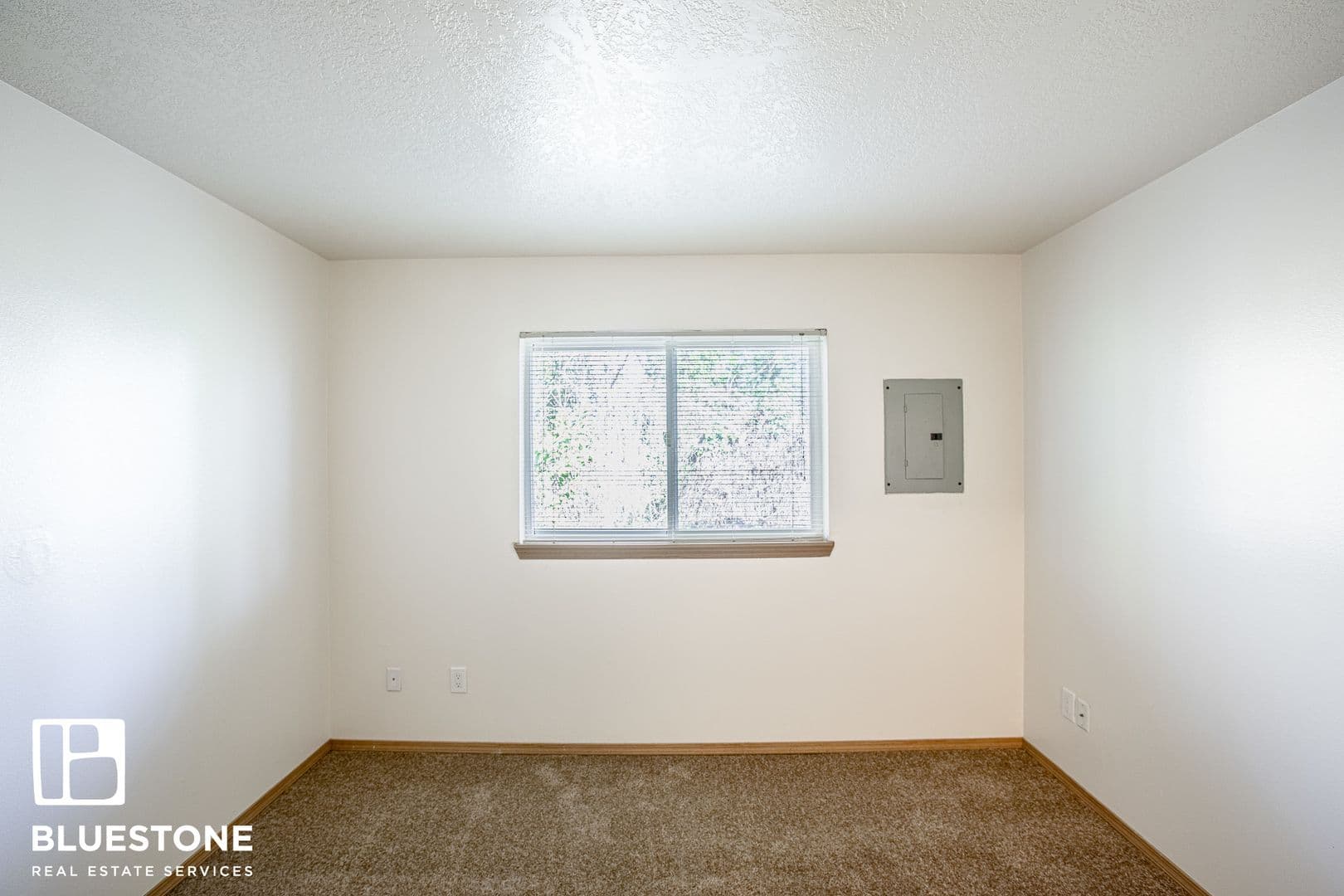 Portland Apartment: 4611-4631 SW Luradel St