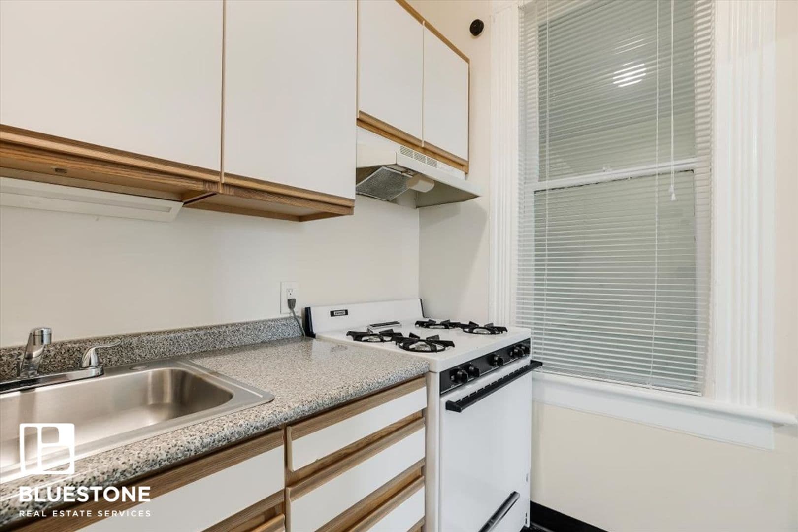 Portland Apartment: 1527 SW Columbia St, Apt. D