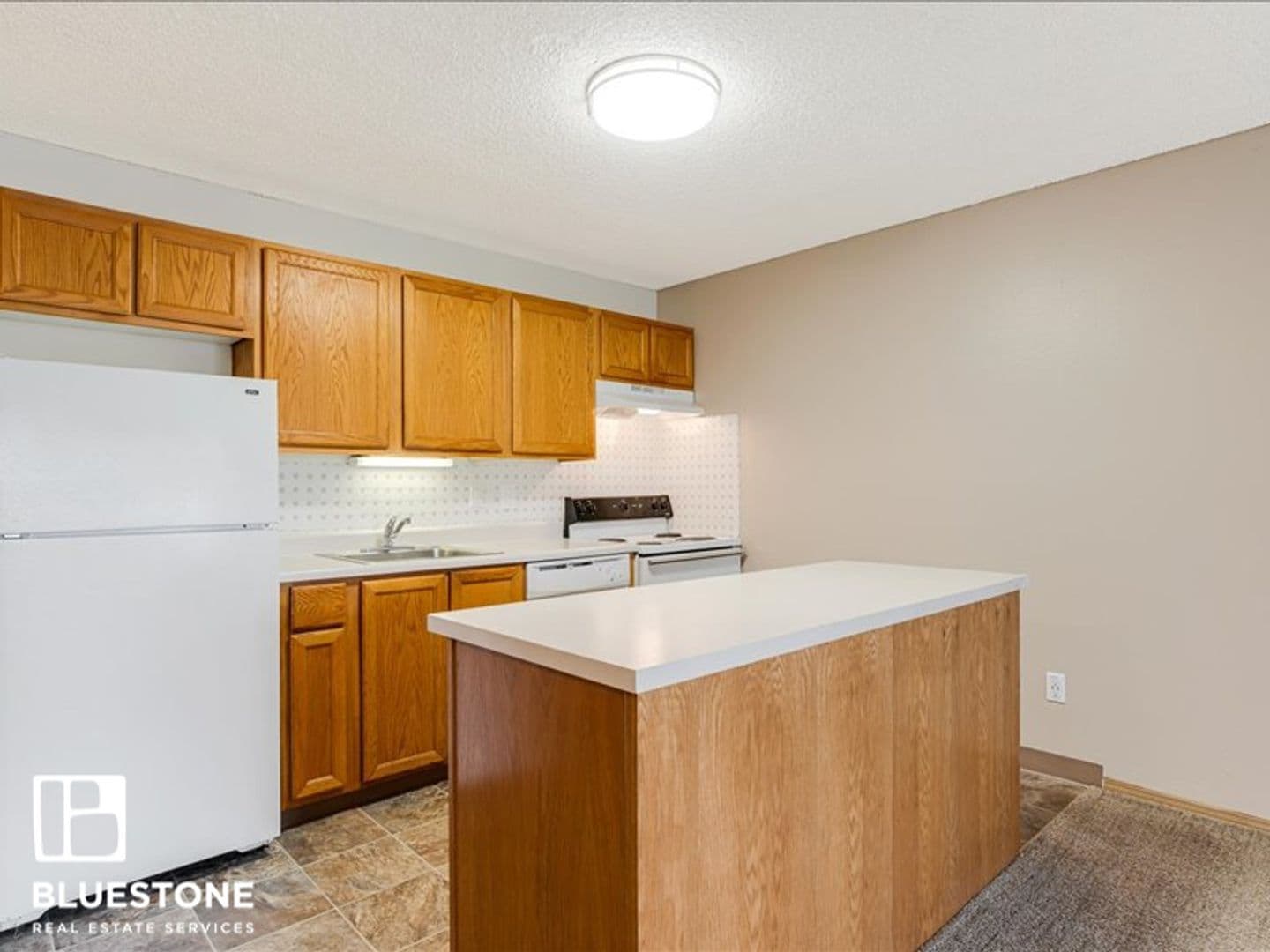Portland Apartment: 4611-4631 SW Luradel St