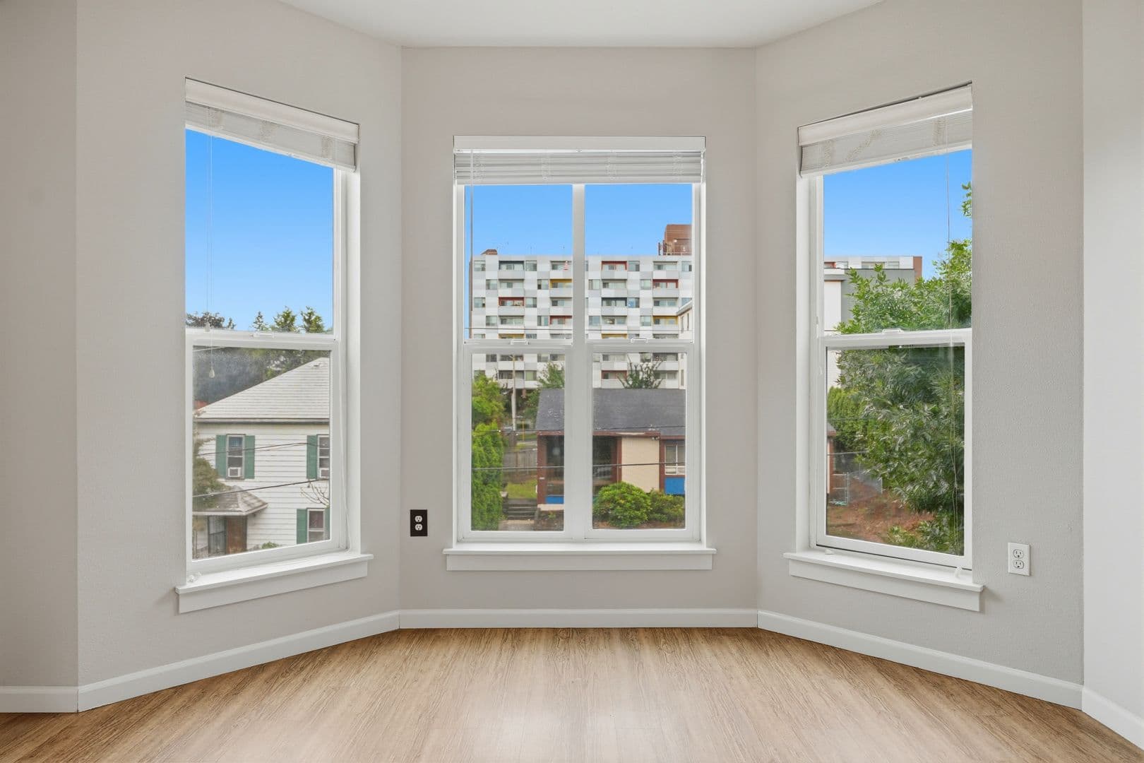 Portland Apartment: 1721 SE Tacoma St.