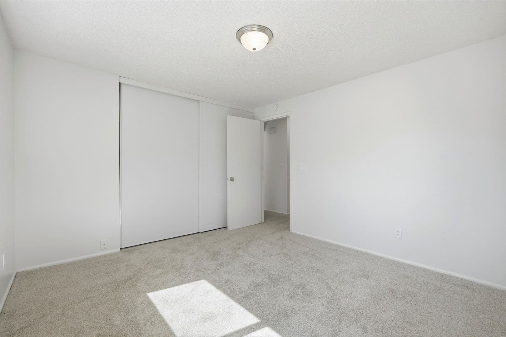 Gresham Apartment: 10 NE 162nd Ave