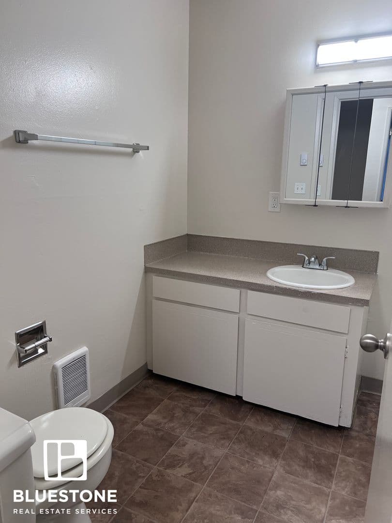 Milwaukie Townhome: 7911 SE King Rd