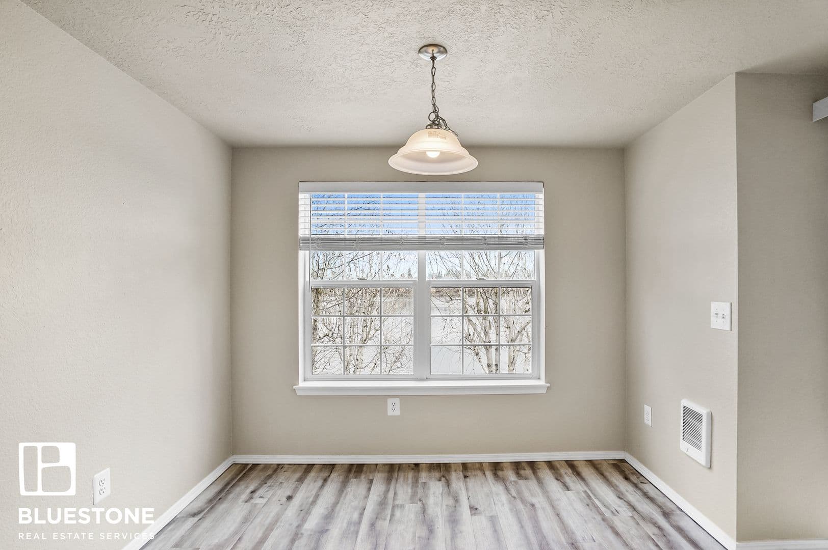 Keizer Apartment: 208 Lakepoint Place N