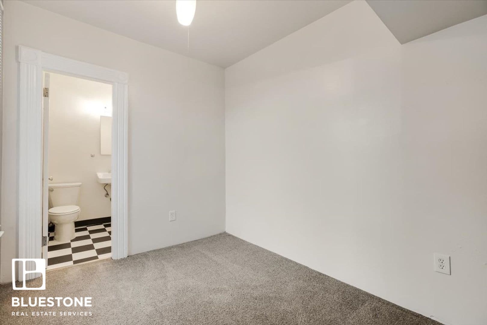 Portland Apartment: 1527 SW Columbia St, Apt. D