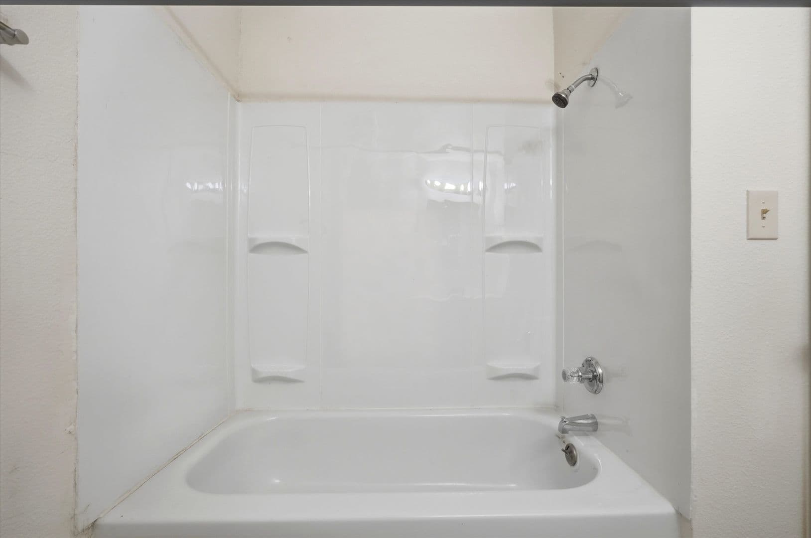Gresham Apartment: 10 NE 162nd Ave