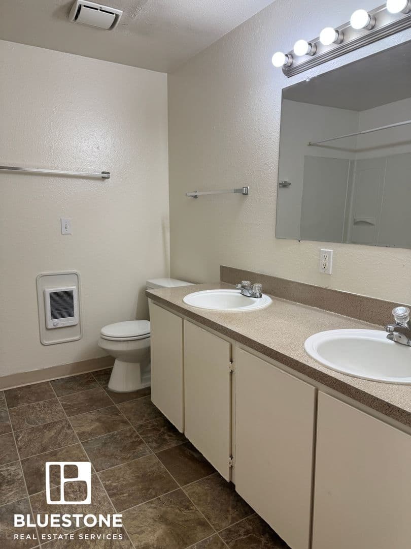 Gresham Apartment: 10 NE 162nd Ave