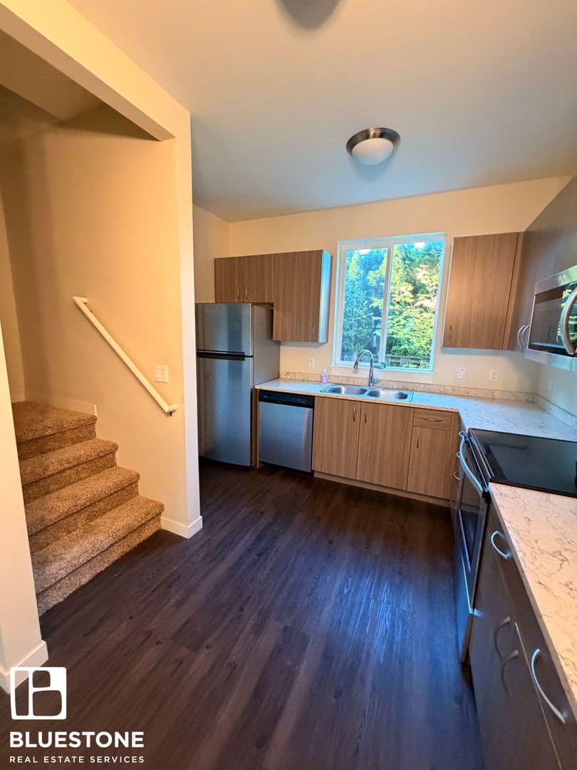 Portland Townhome: 130 NE 109th Ave