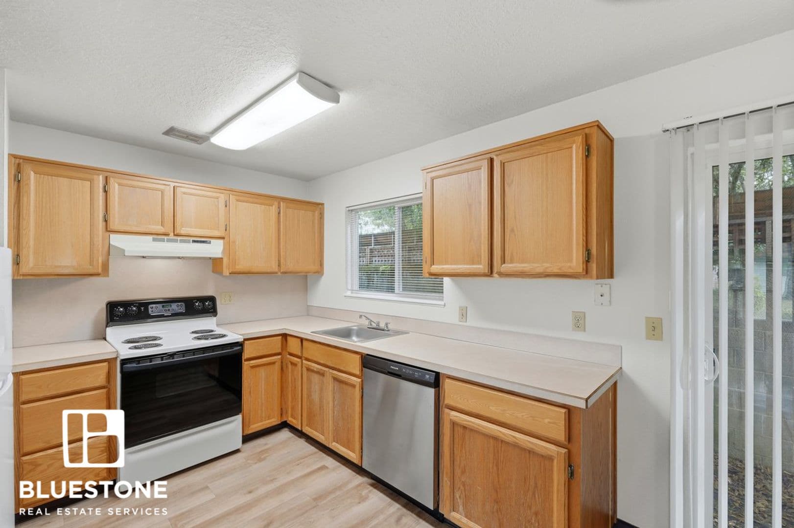 Portland Apartment: 7123 SE Powell Blvd