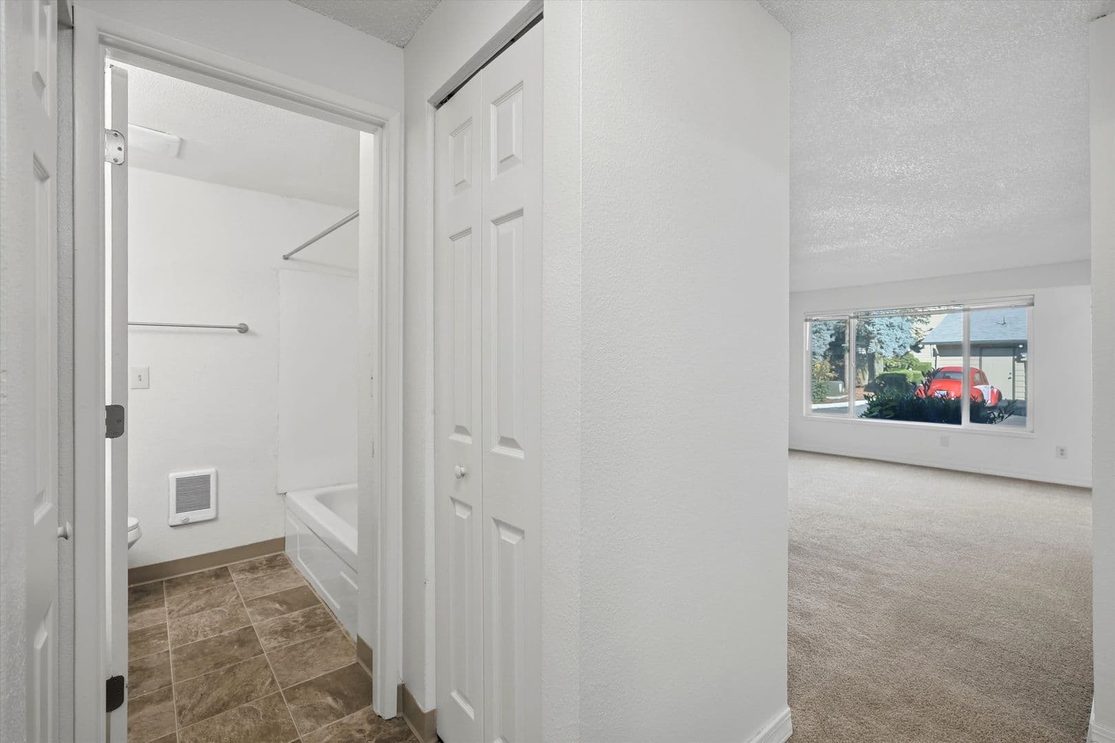Gresham Apartment: 10 NE 162nd Ave