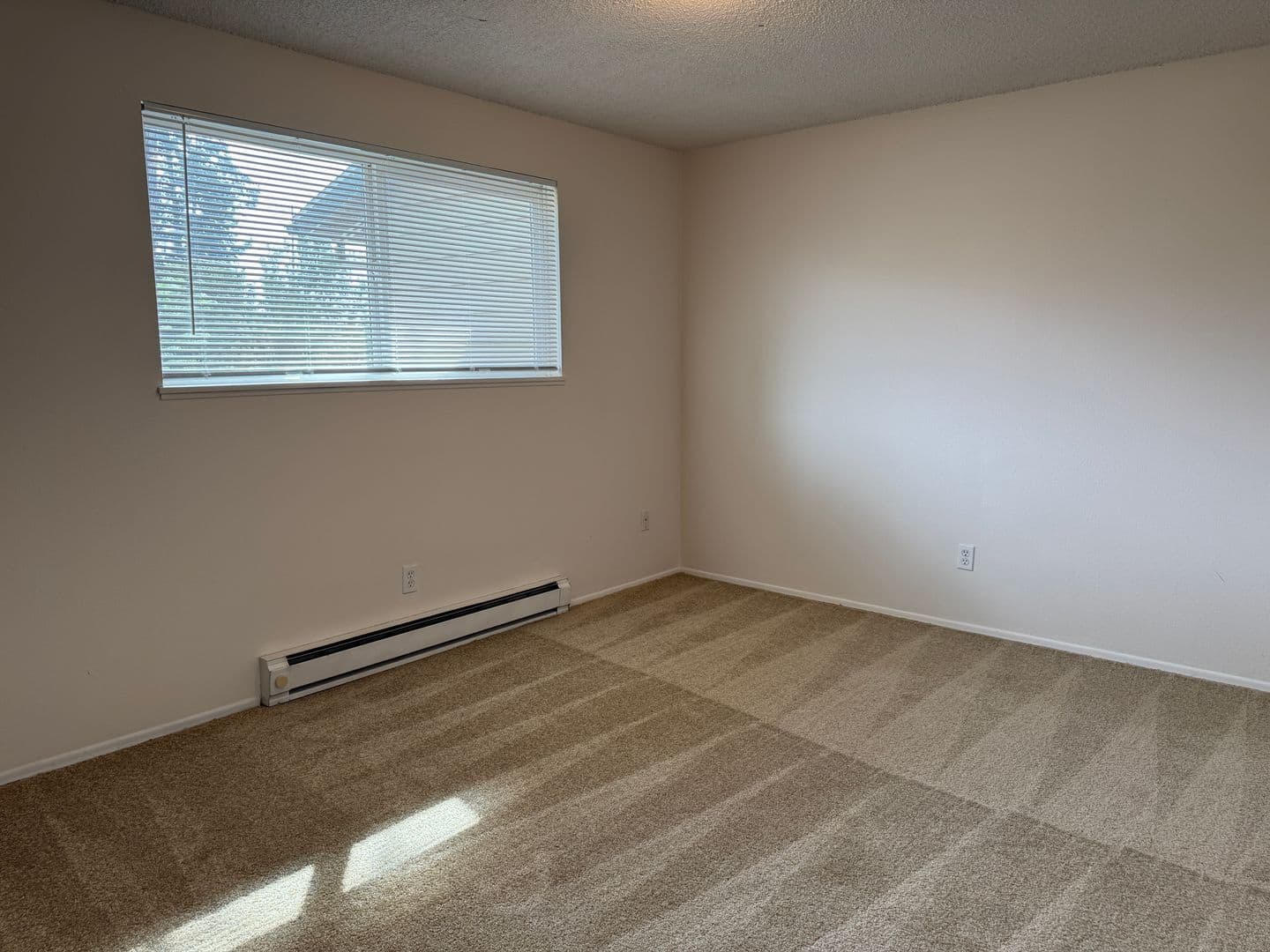 Gresham Apartment: 10 NE 162nd Ave