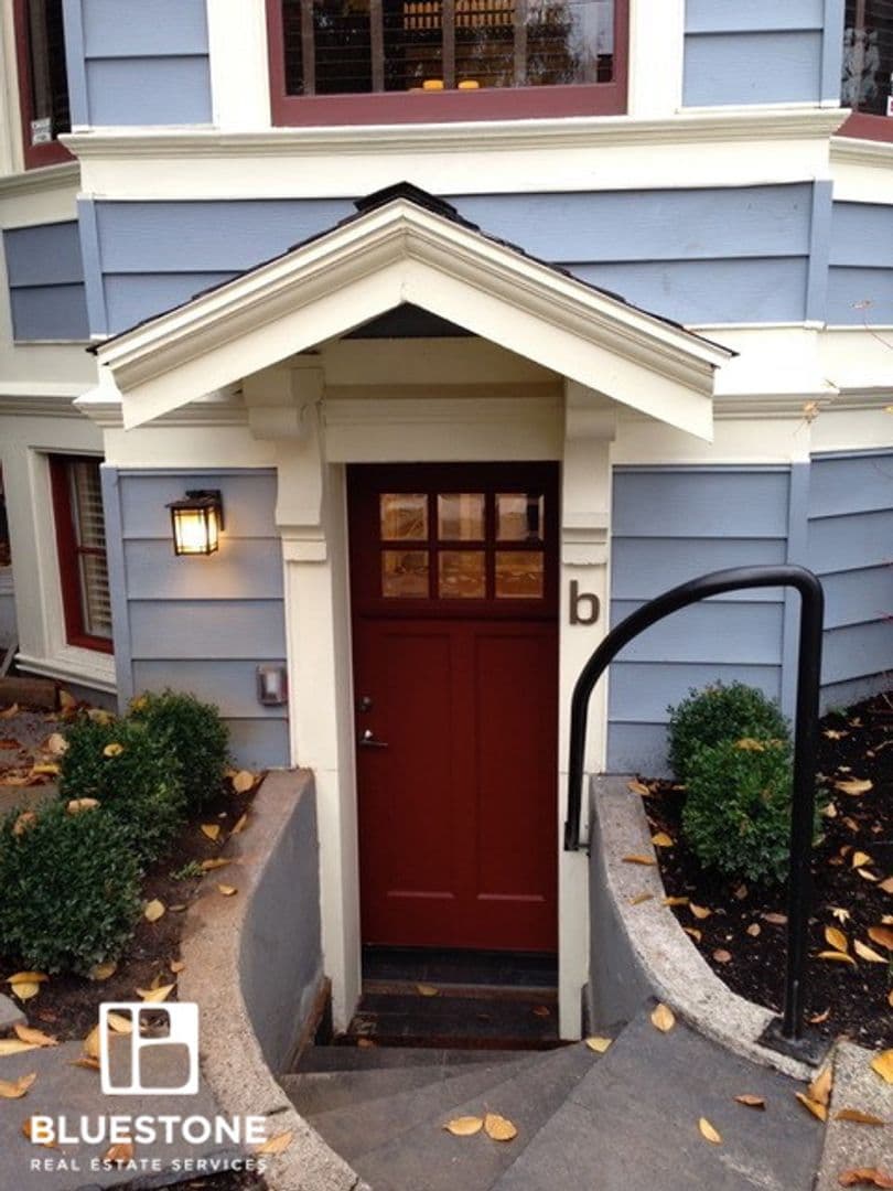 Portland Apartment: 2254 NW Irving St.