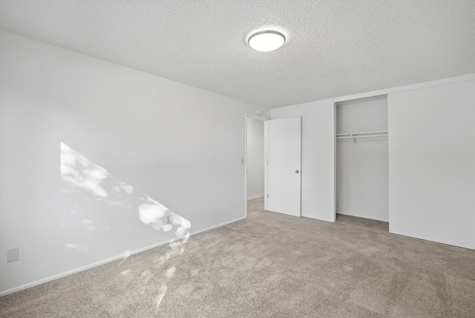 Gresham Apartment: 10 NE 162nd Ave