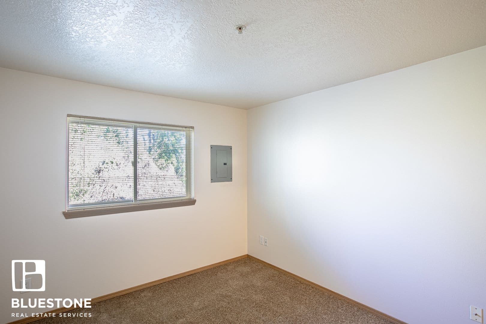 Portland Apartment: 4611-4631 SW Luradel St
