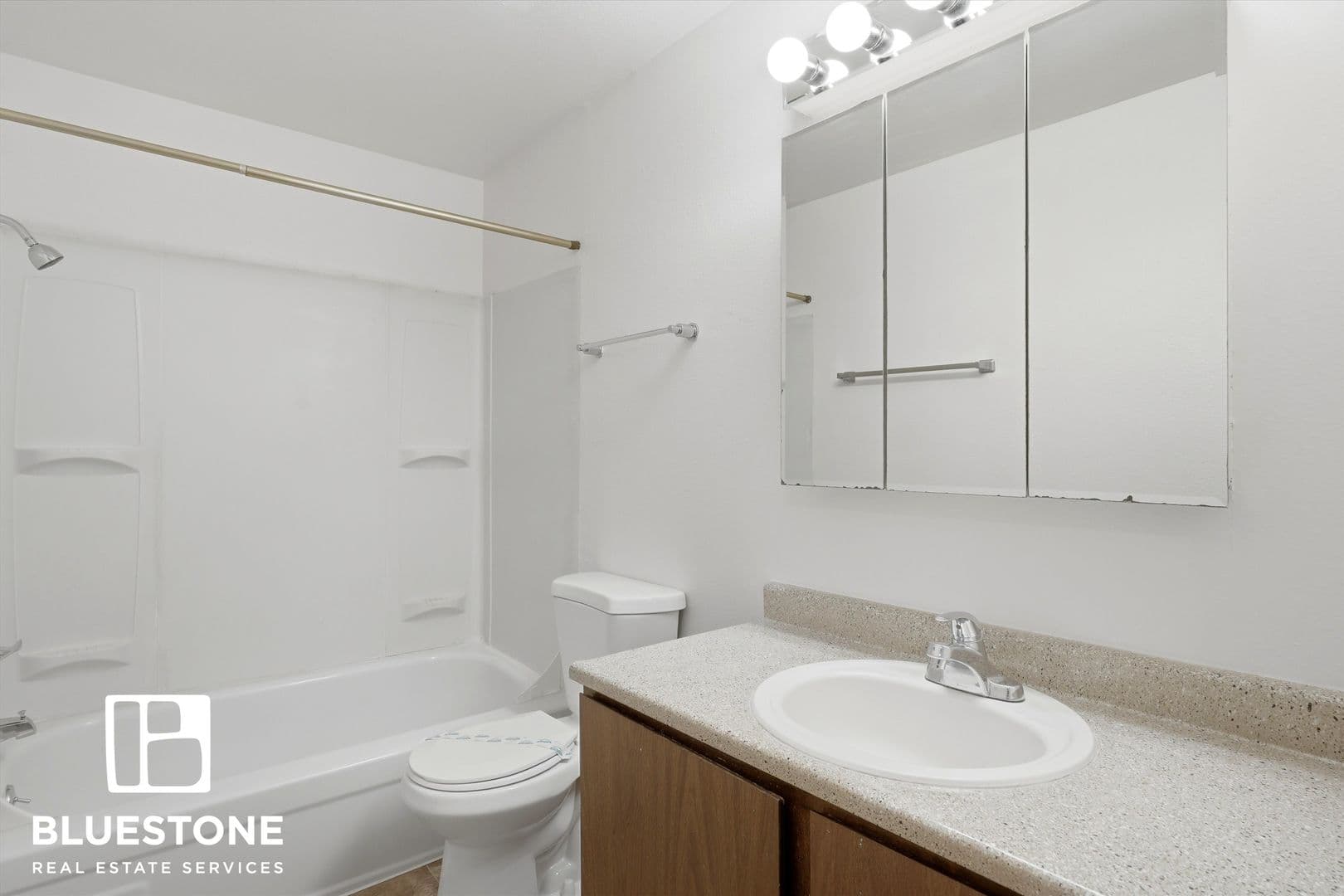 Gresham Apartment: 10 NE 162nd Ave