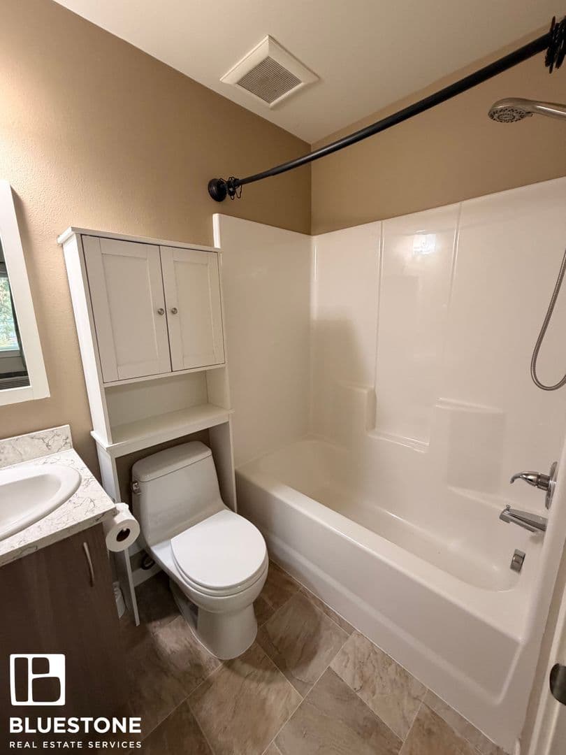 Portland Townhome: 130 NE 109th Ave