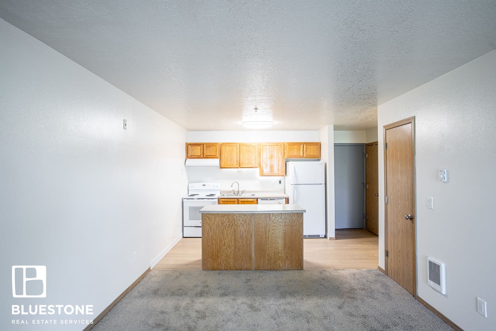 Portland Apartment: 4611-4631 SW Luradel St
