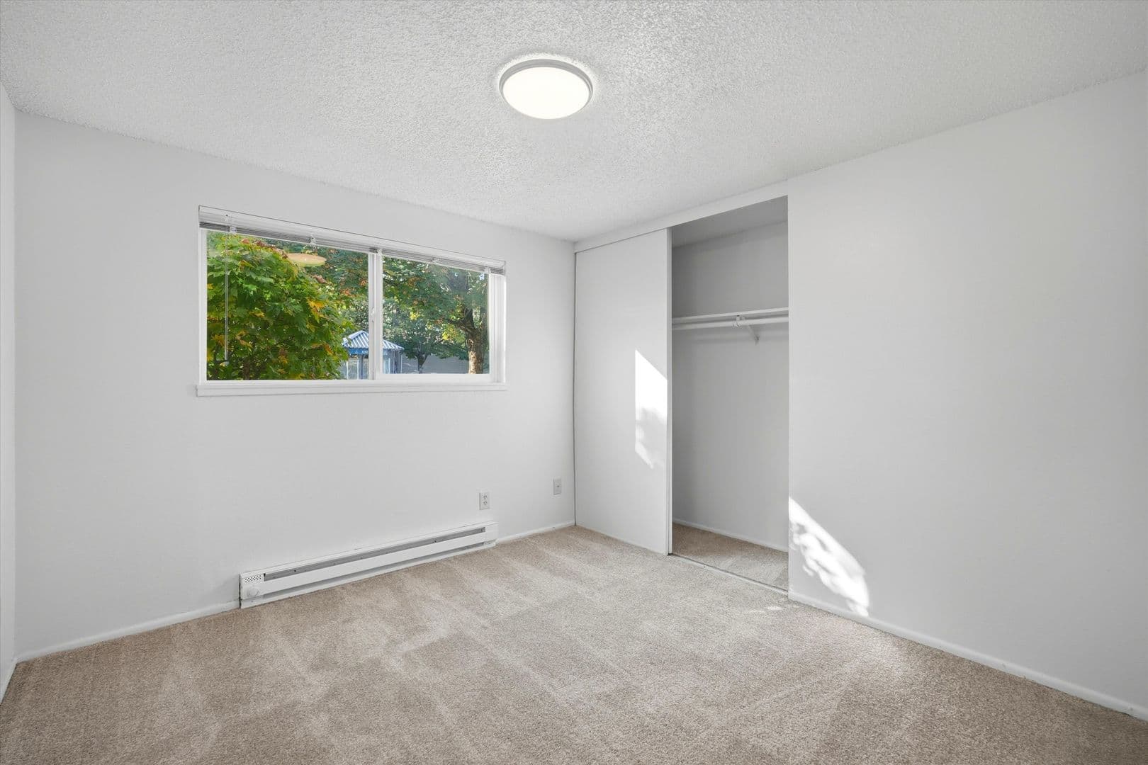 Gresham Apartment: 10 NE 162nd Ave