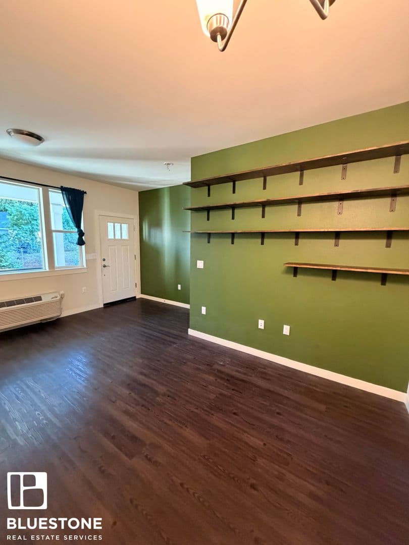 Portland Townhome: 130 NE 109th Ave