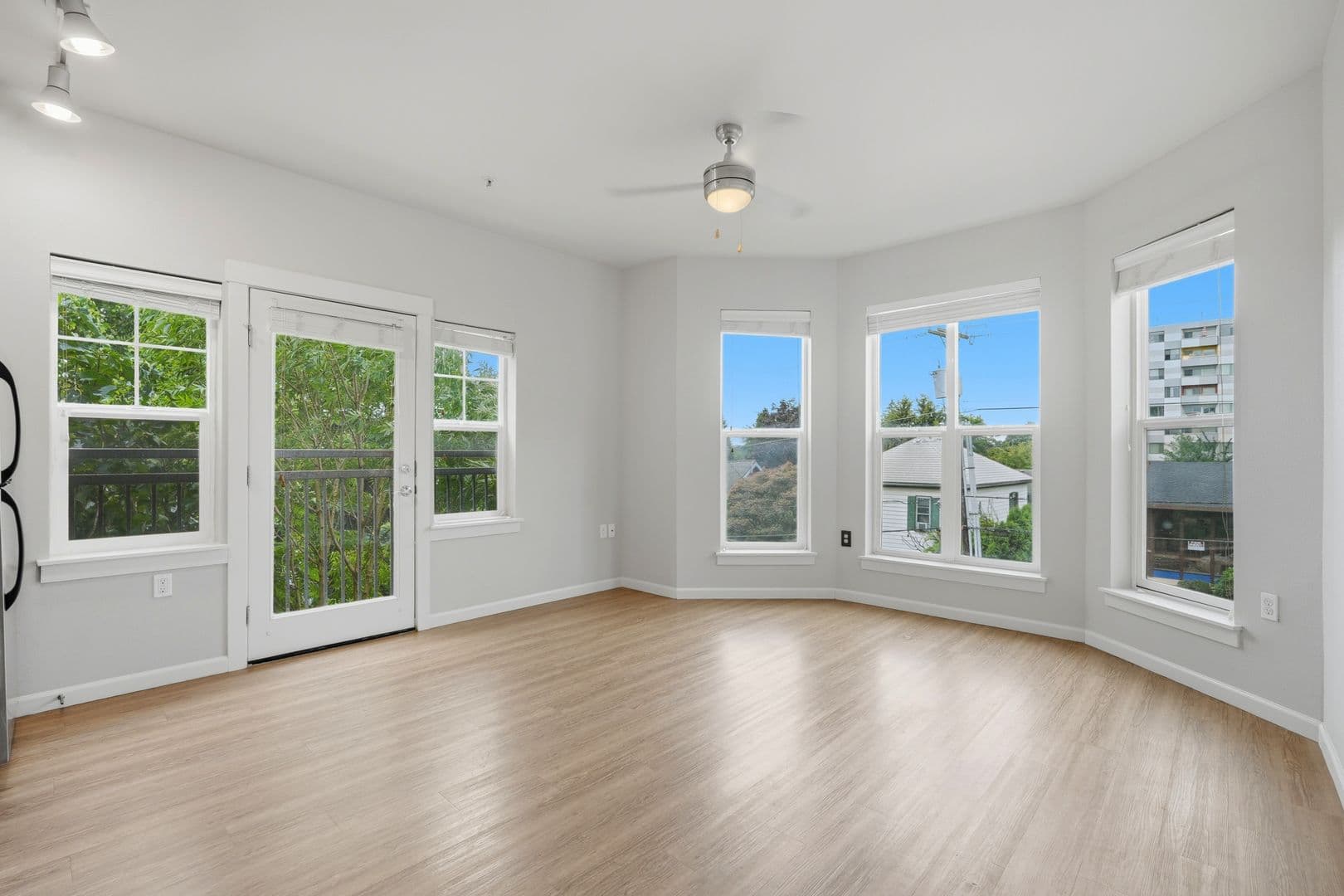Portland Apartment: 1721 SE Tacoma St.
