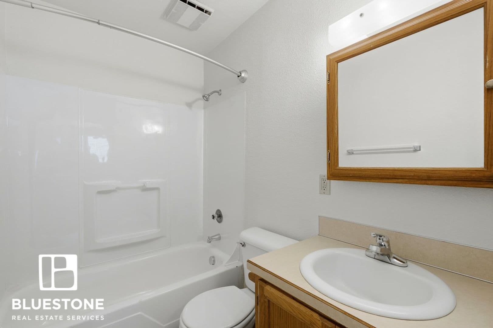 Portland Apartment: 7123 SE Powell Blvd