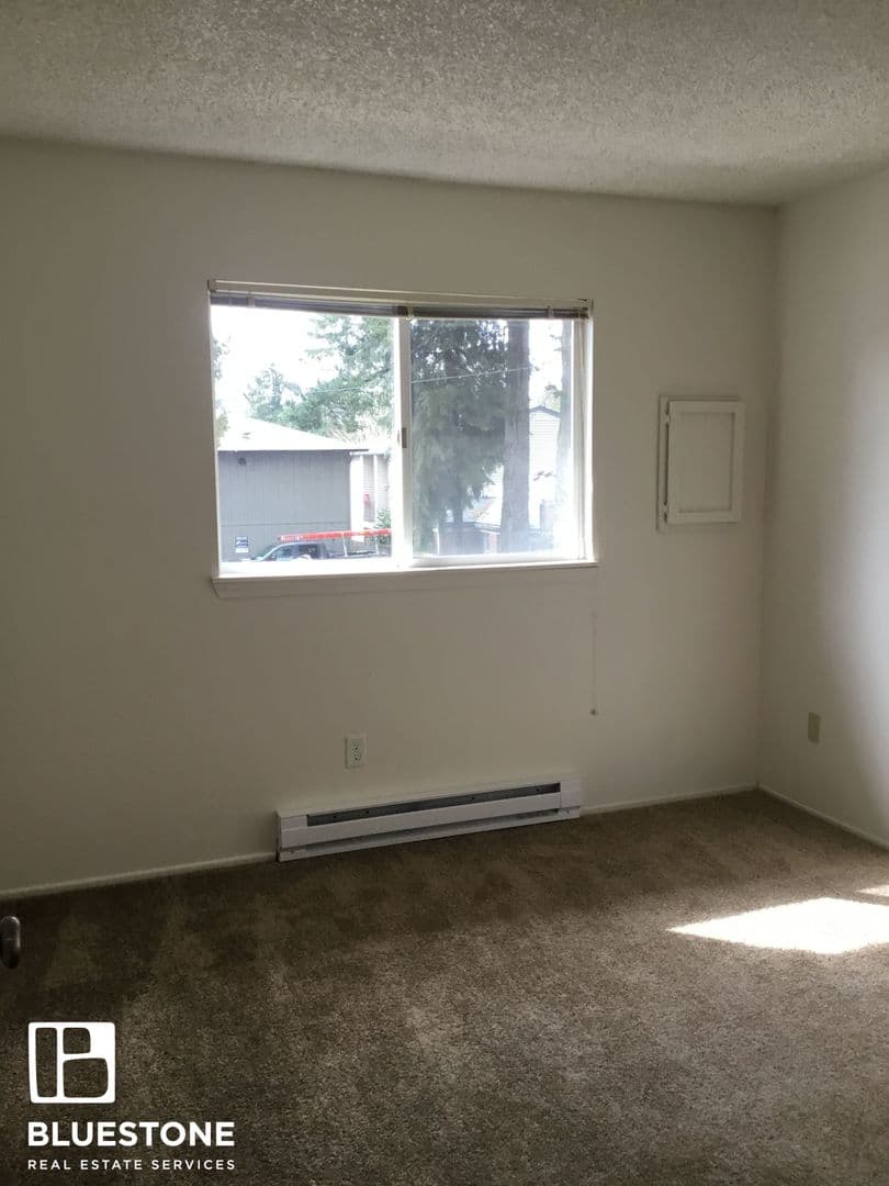 Portland Apartment: 4611-4631 SW Luradel St