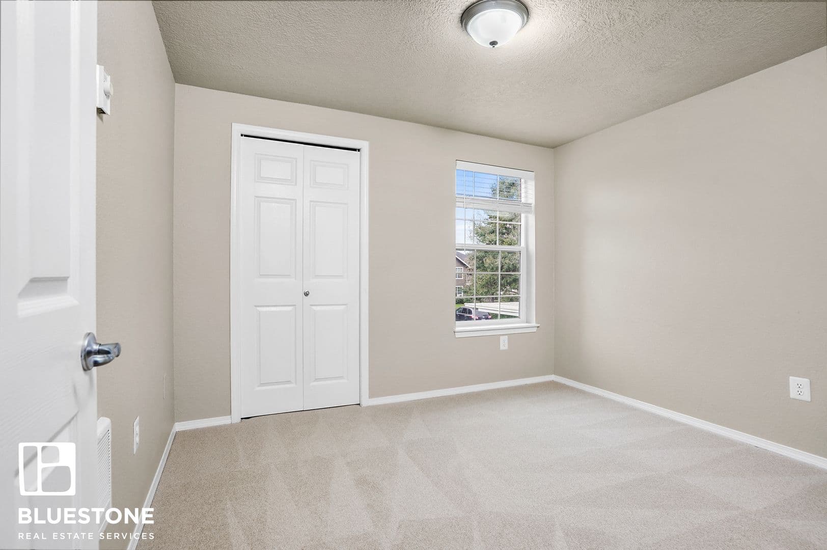 Keizer Apartment: 208 Lakepoint Place N