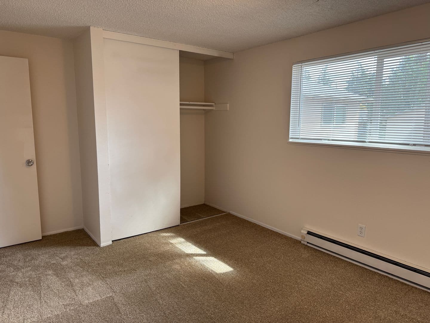 Gresham Apartment: 10 NE 162nd Ave