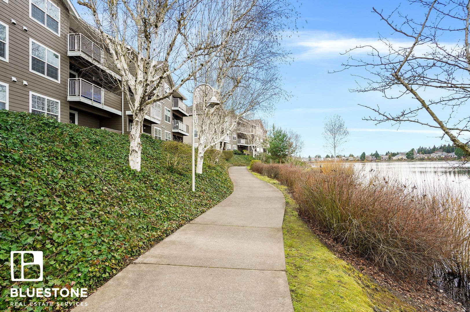 Keizer Apartment: 208 Lakepoint Place N