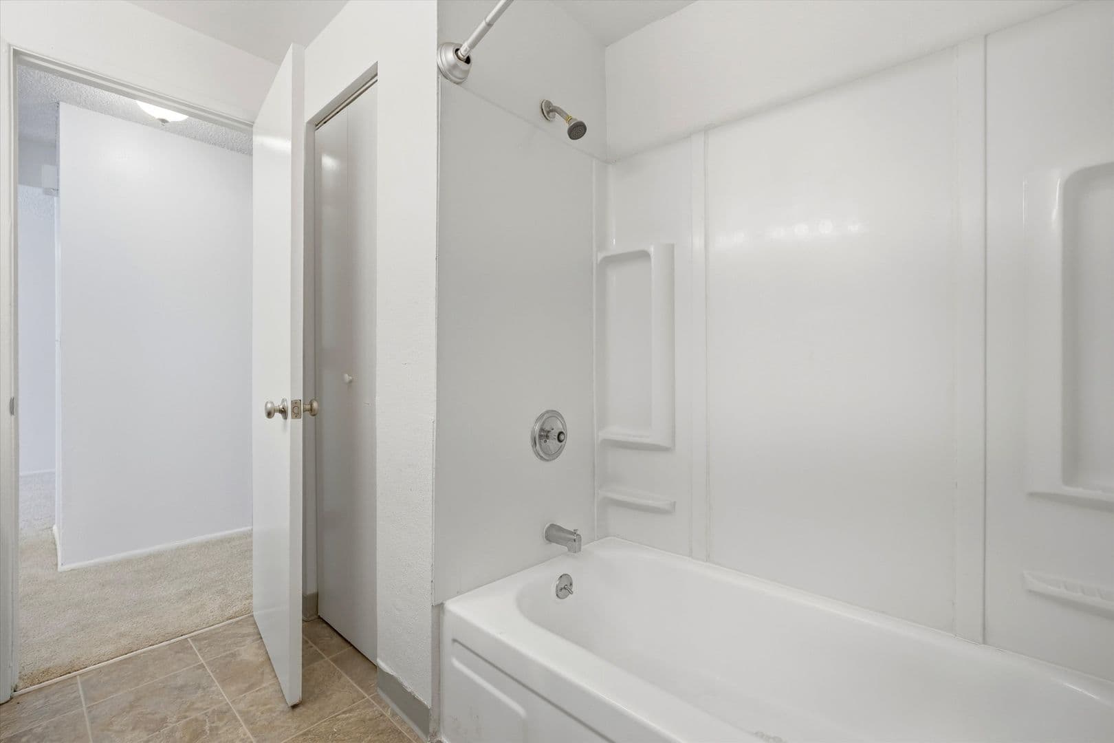 Gresham Apartment: 10 NE 162nd Ave