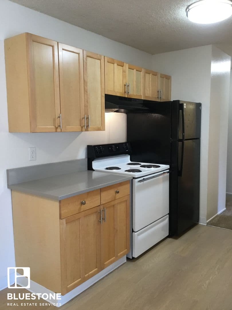 Portland Apartment: 4611-4631 SW Luradel St