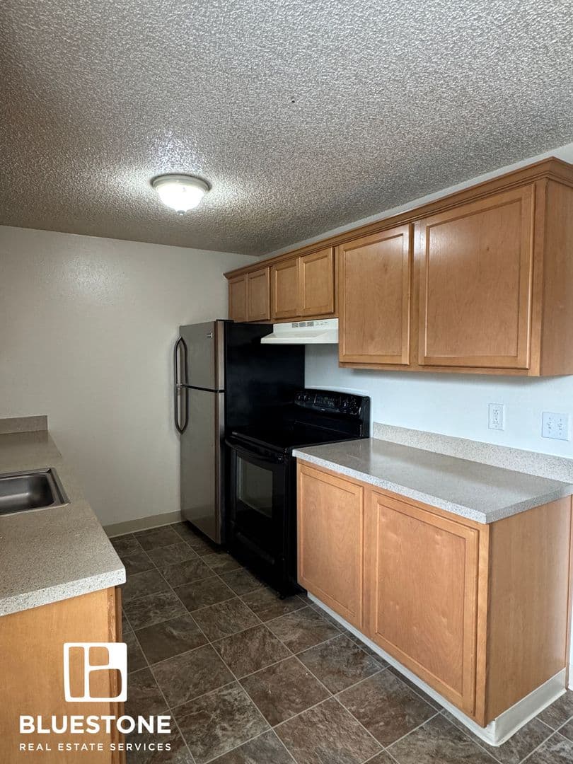 Gresham Apartment: 10 NE 162nd Ave