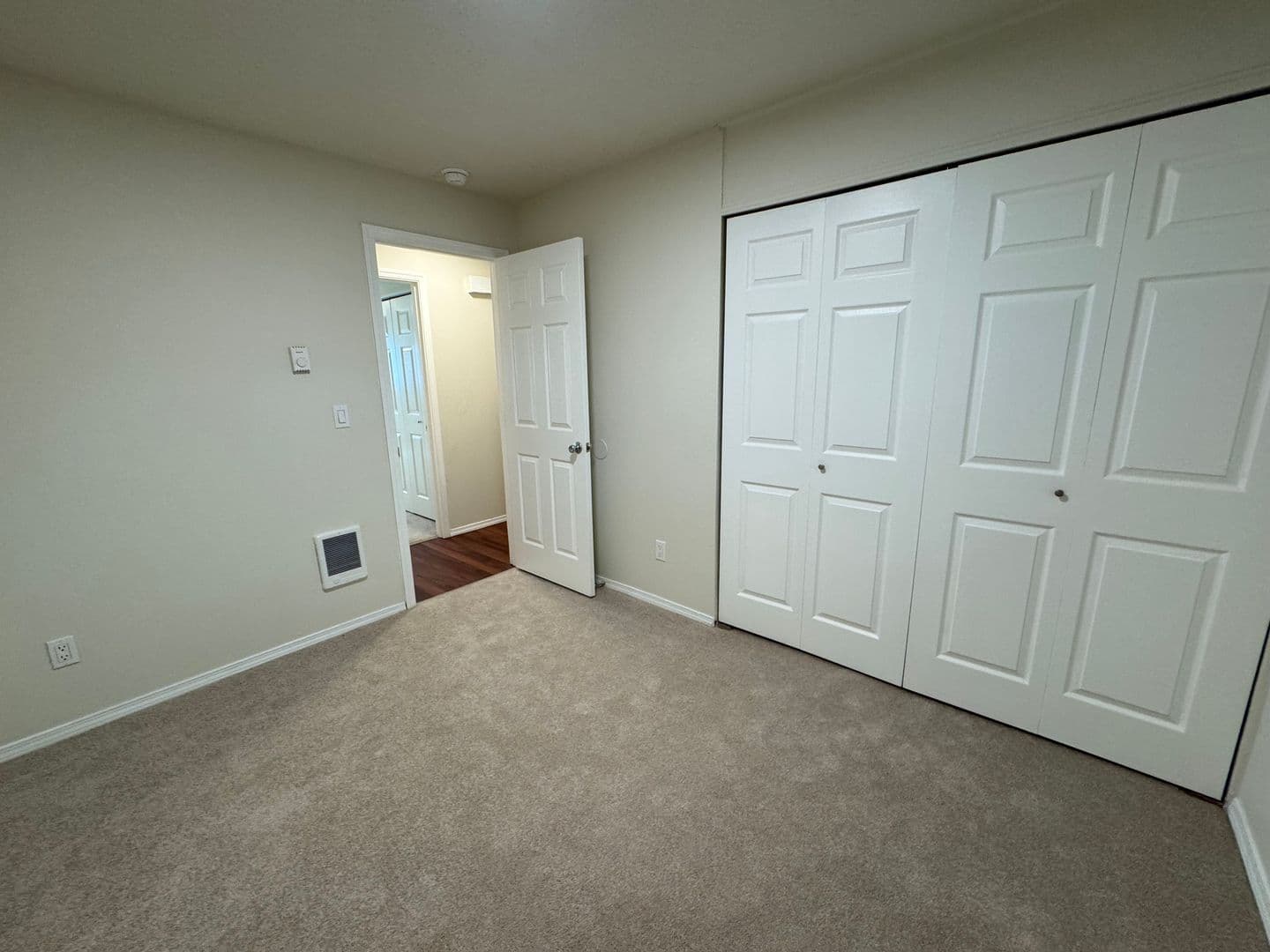 Milwaukie Apartment: 11850 SE 26th