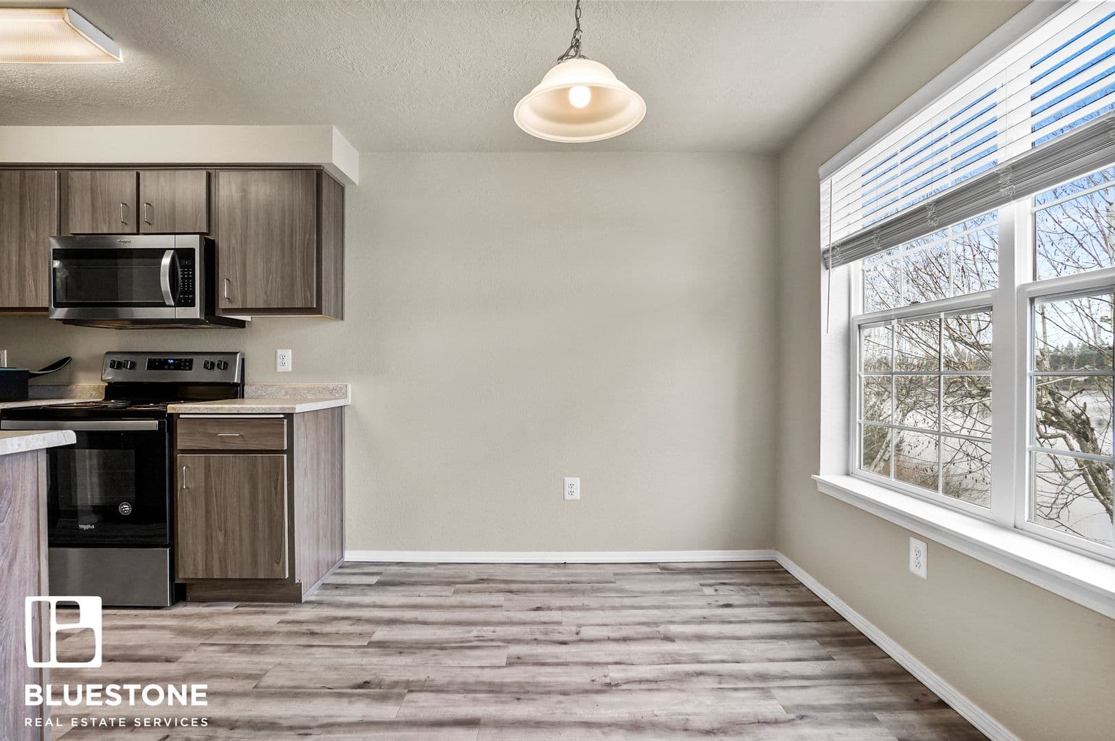Keizer Apartment: 208 Lakepoint Place N