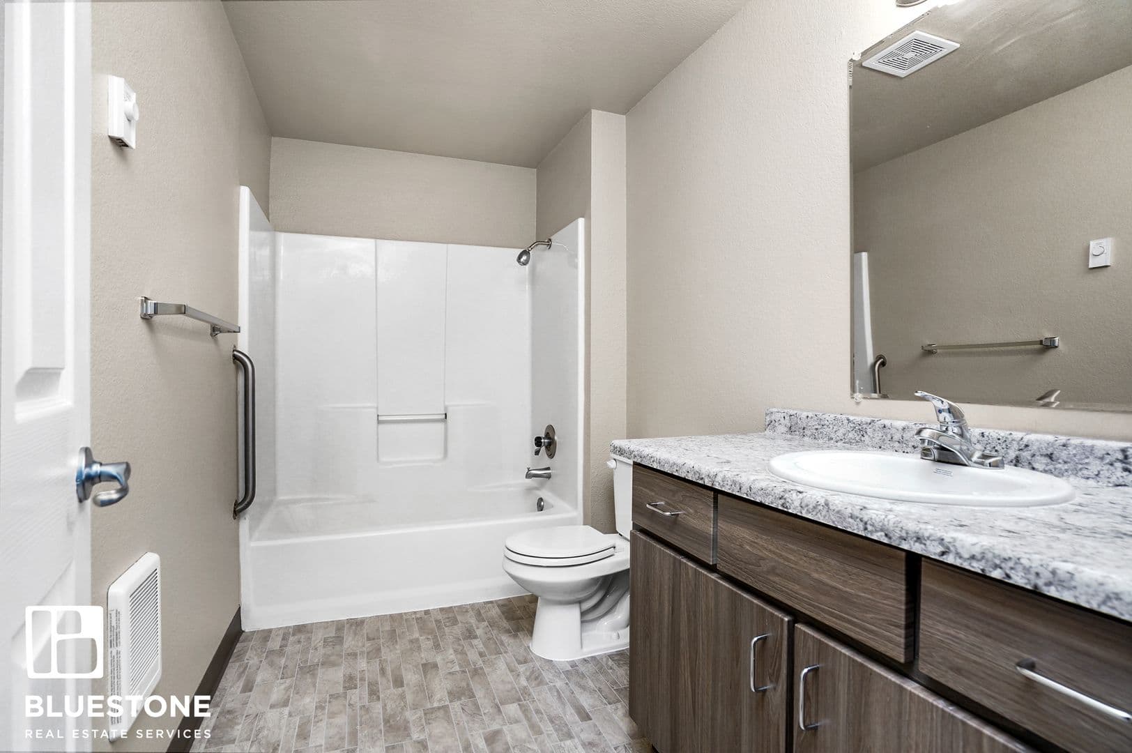 Keizer Apartment: 208 Lakepoint Place N