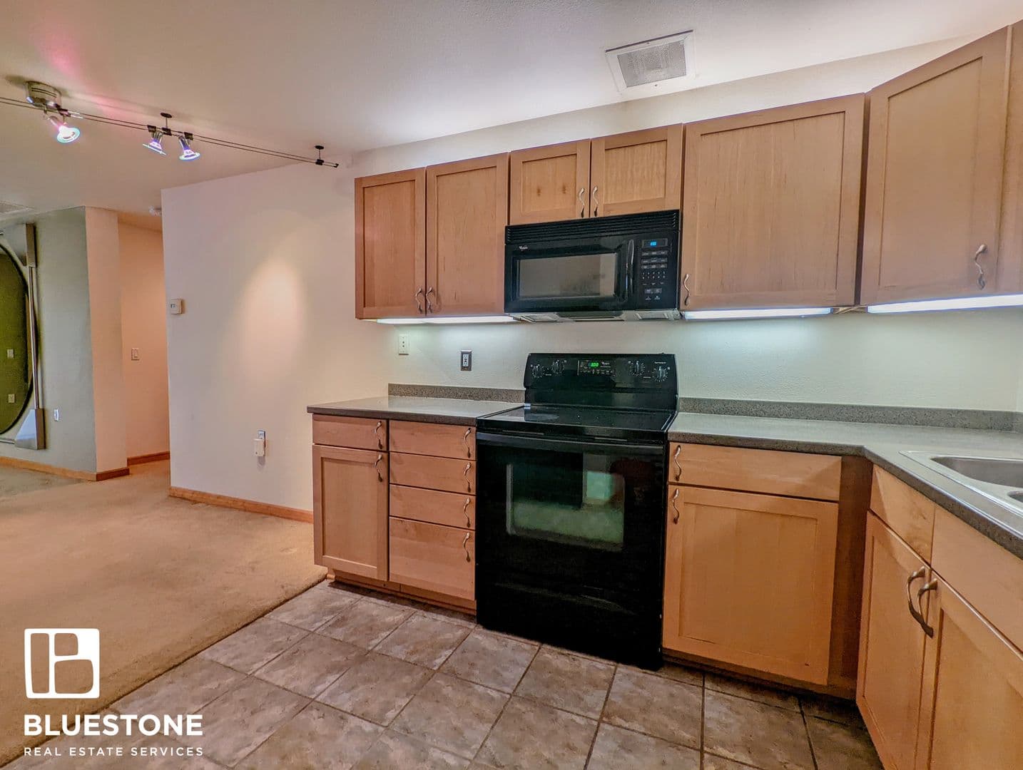 Portland Condo: 940 NW Naito Parkway #L-14