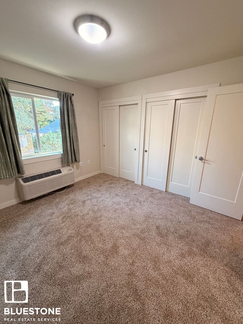 Portland Townhome: 130 NE 109th Ave