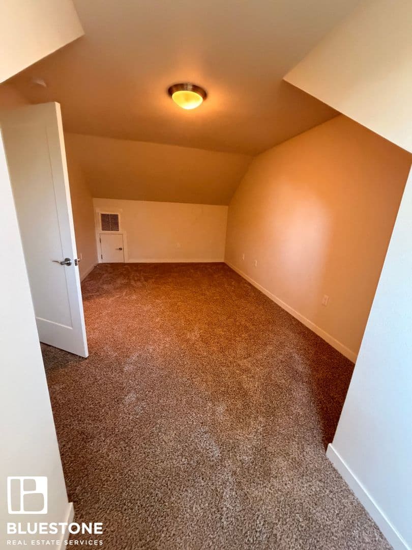 Portland Townhome: 130 NE 109th Ave