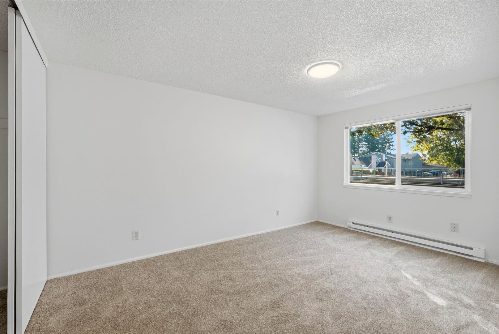 Gresham Apartment: 10 NE 162nd Ave