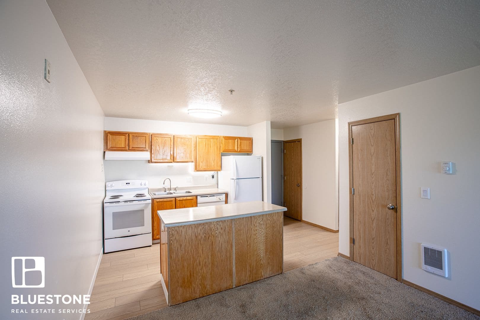 Portland Apartment: 4611-4631 SW Luradel St