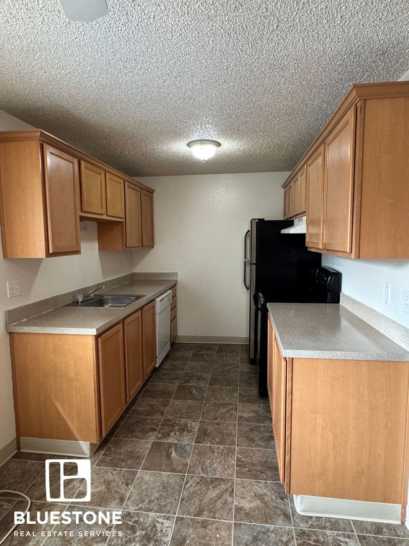 Gresham Apartment: 10 NE 162nd Ave