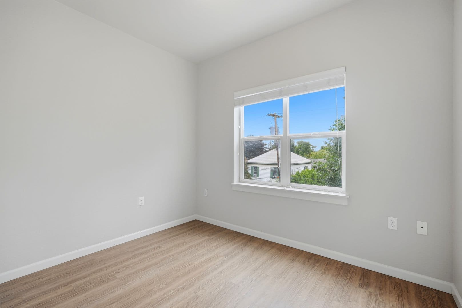 Portland Apartment: 1721 SE Tacoma St.
