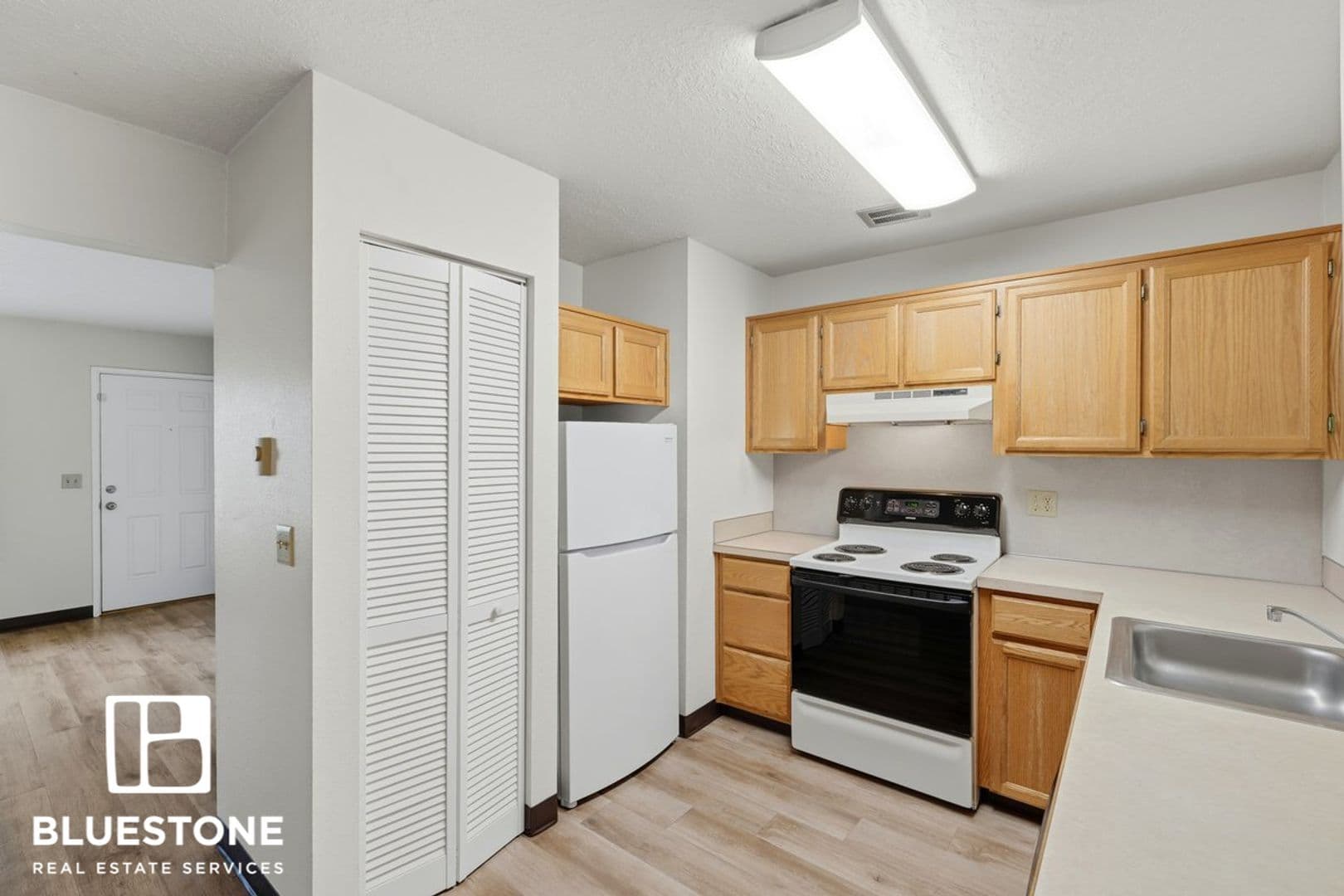 Portland Apartment: 7123 SE Powell Blvd