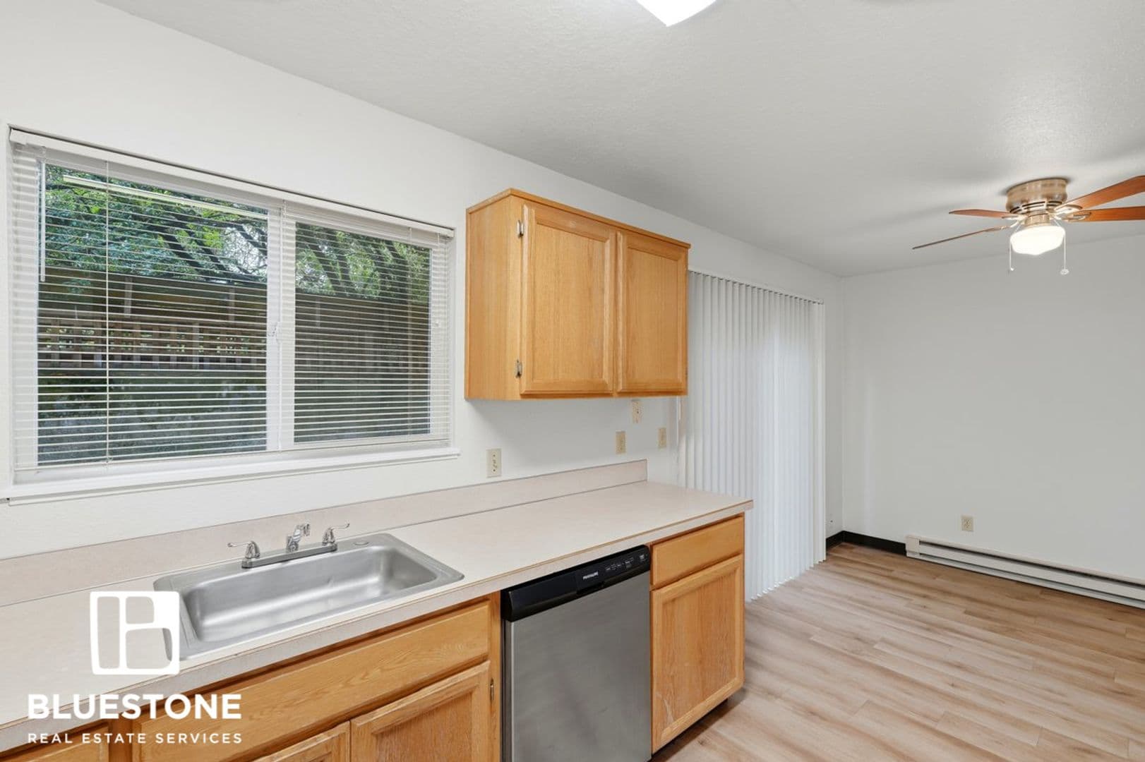 Portland Apartment: 7123 SE Powell Blvd