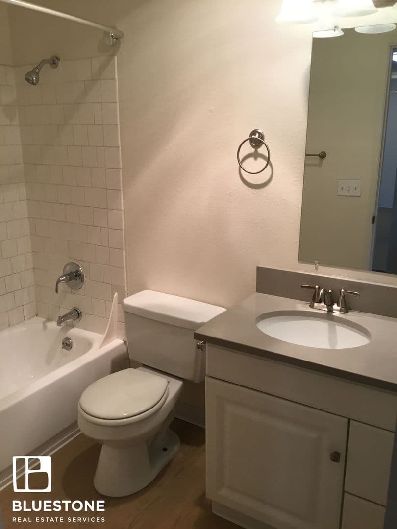 Portland Apartment: 4611-4631 SW Luradel St