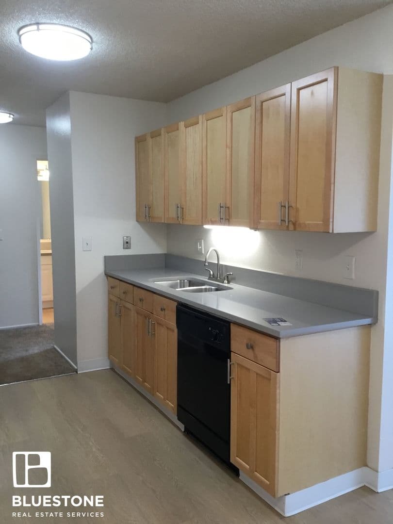 Portland Apartment: 4611-4631 SW Luradel St