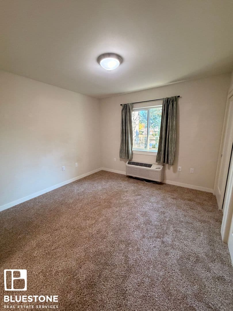 Portland Townhome: 130 NE 109th Ave