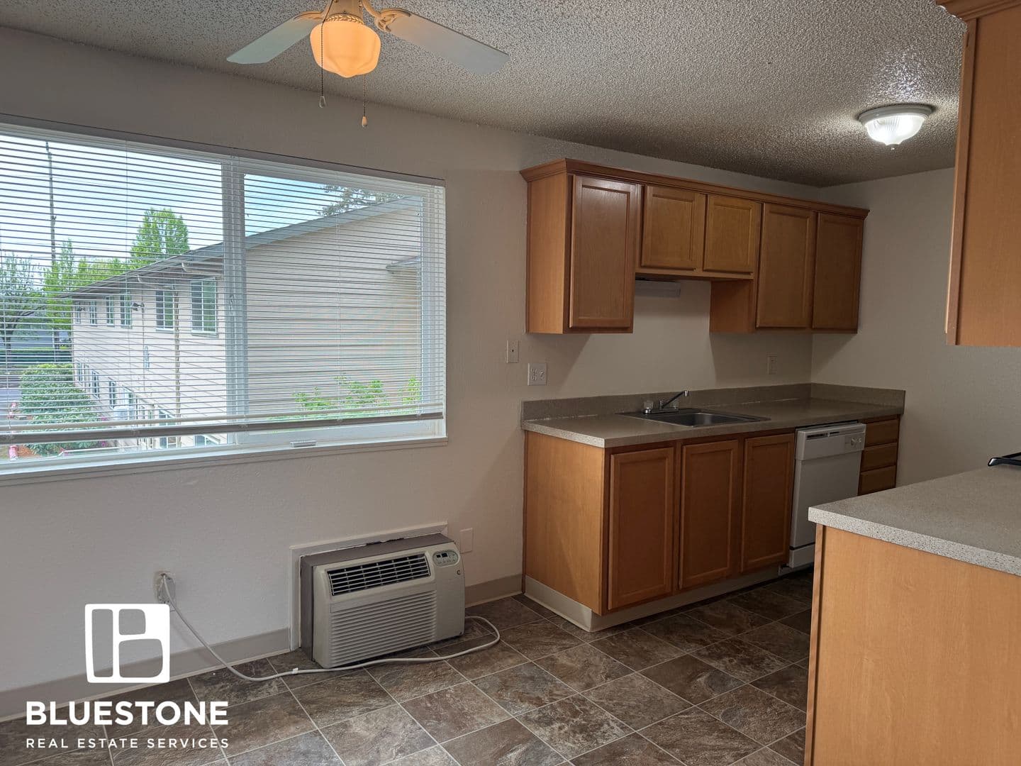 Gresham Apartment: 10 NE 162nd Ave