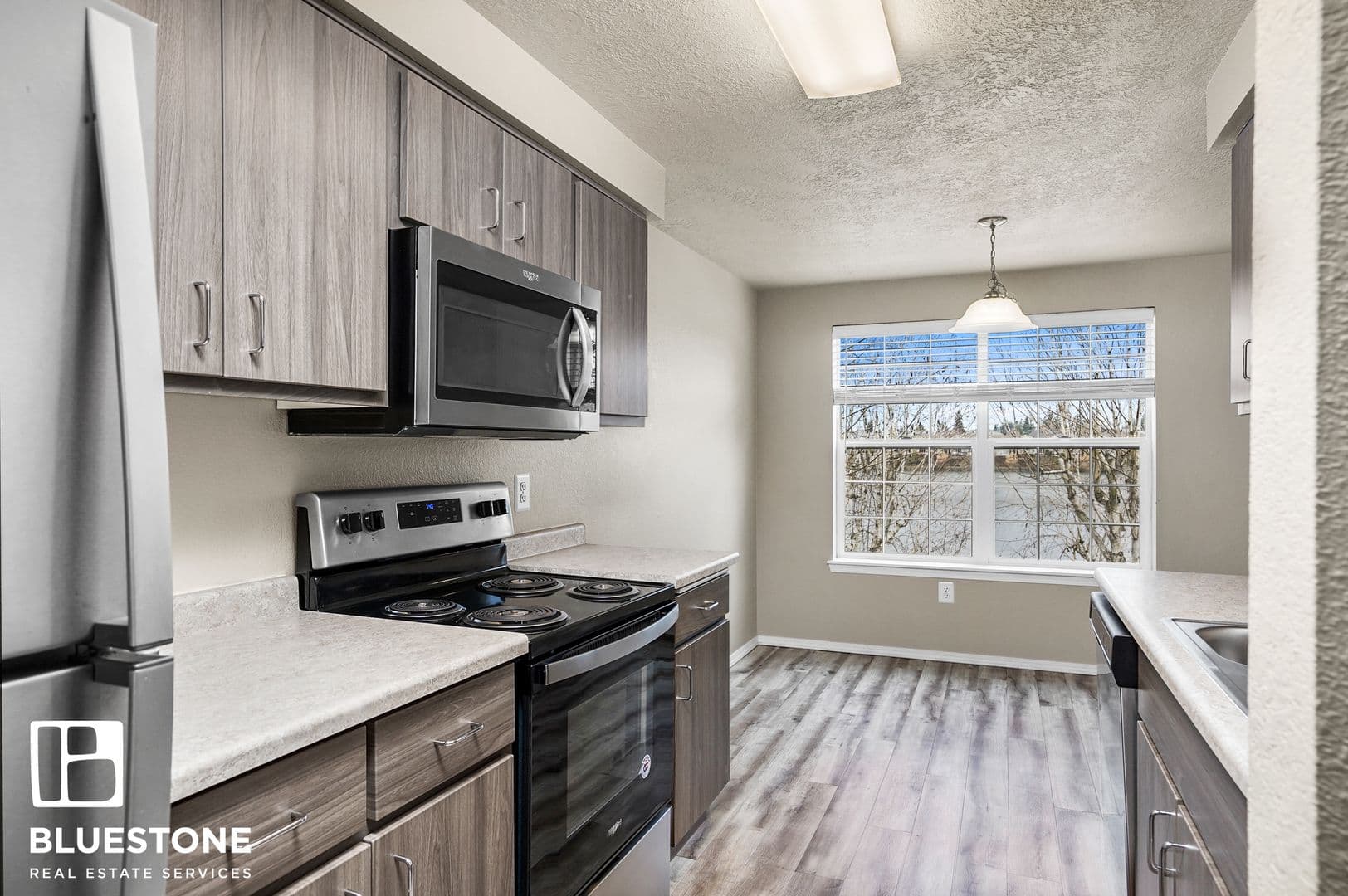 Keizer Apartment: 208 Lakepoint Place N